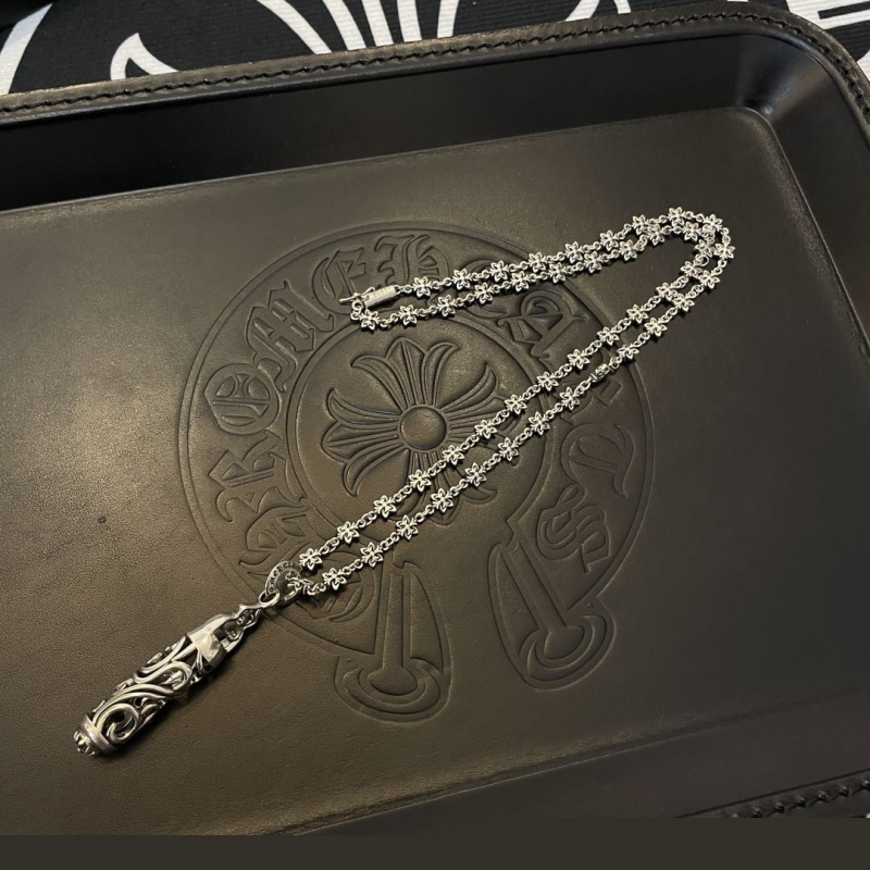Ch**me He**ts necklaces